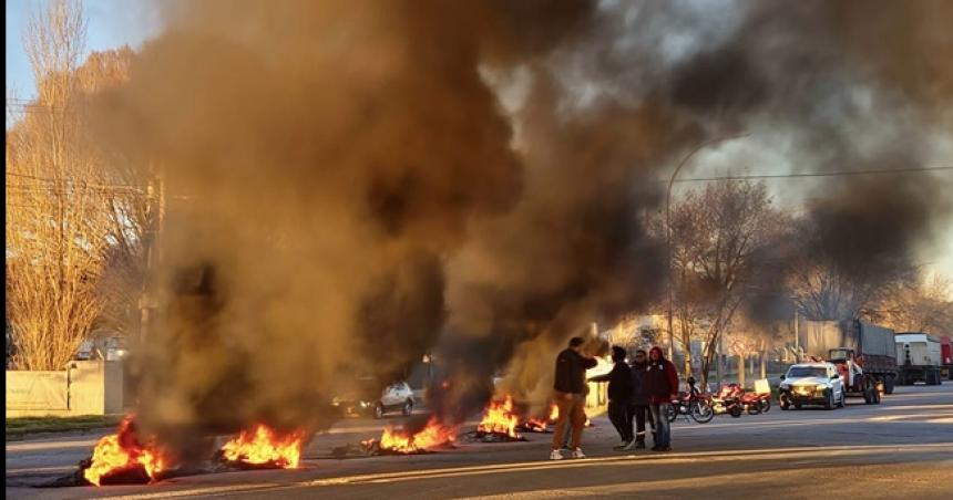 Santa Rosa: Por un despido, realizan un piquete en el ingreso al Parque Industrial