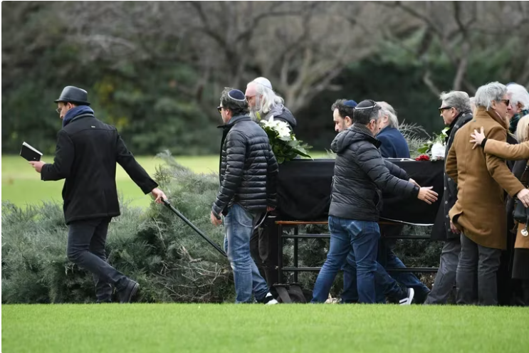 Las fotos del último adiós a Chico Novarro en medio de la tristeza de su familia y amigos