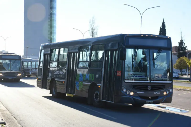 Ya rige el aumento de colectivos y el pasaje en Santa Rosa cuesta $715