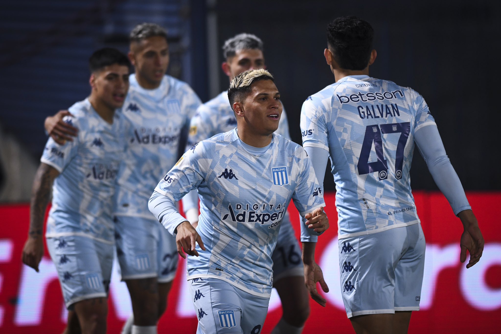 Fútbol: Racing venció a Tigre en Victoria