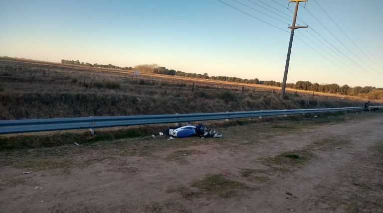 General Pico: Joven con pronóstico reservado luego de chocar con su moto contra un guardarrail