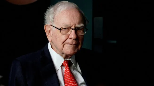 Warren Buffett y su drástica decisión relacionada a una importante empresa tecnológica