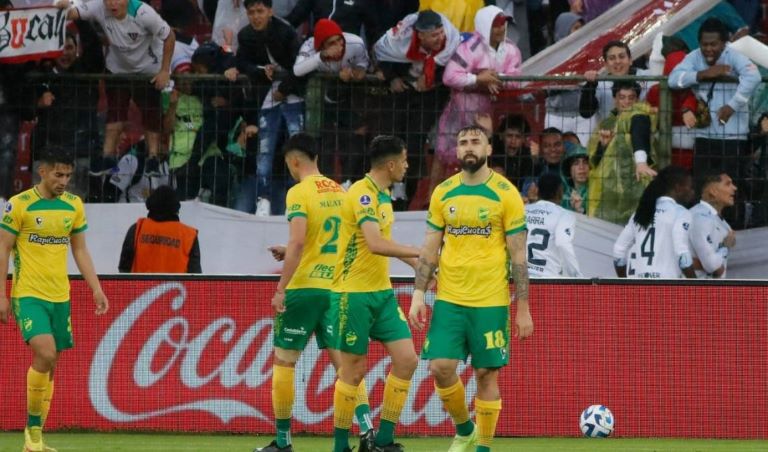 Fútbol: Defensa y Justicia sufrió una goleada ante Liga de Quito en la semifinal de ida de la Copa Sudamericana