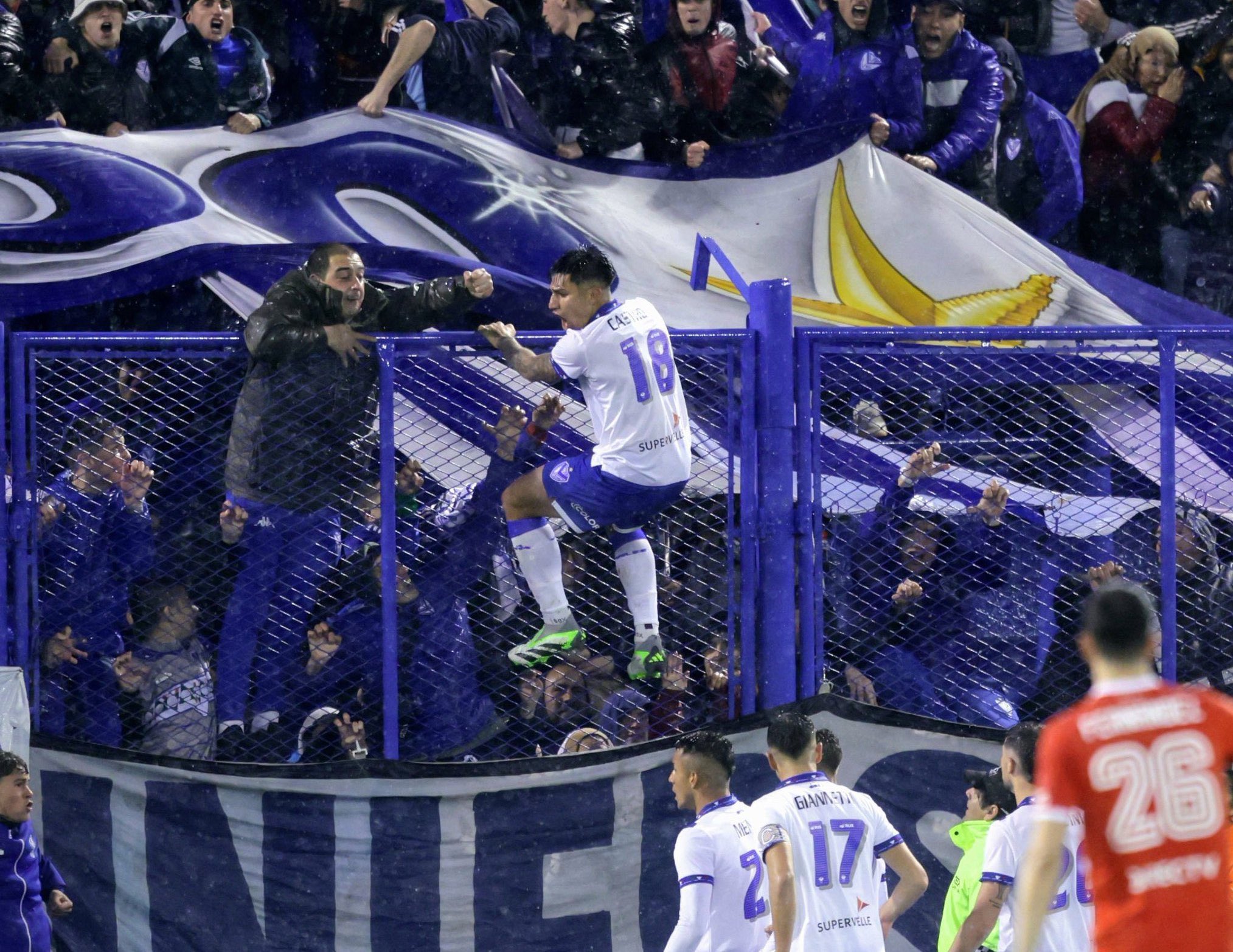 Fútbol: Vélez superó a River y consiguió 3 puntos vitales para la pelea por el descenso