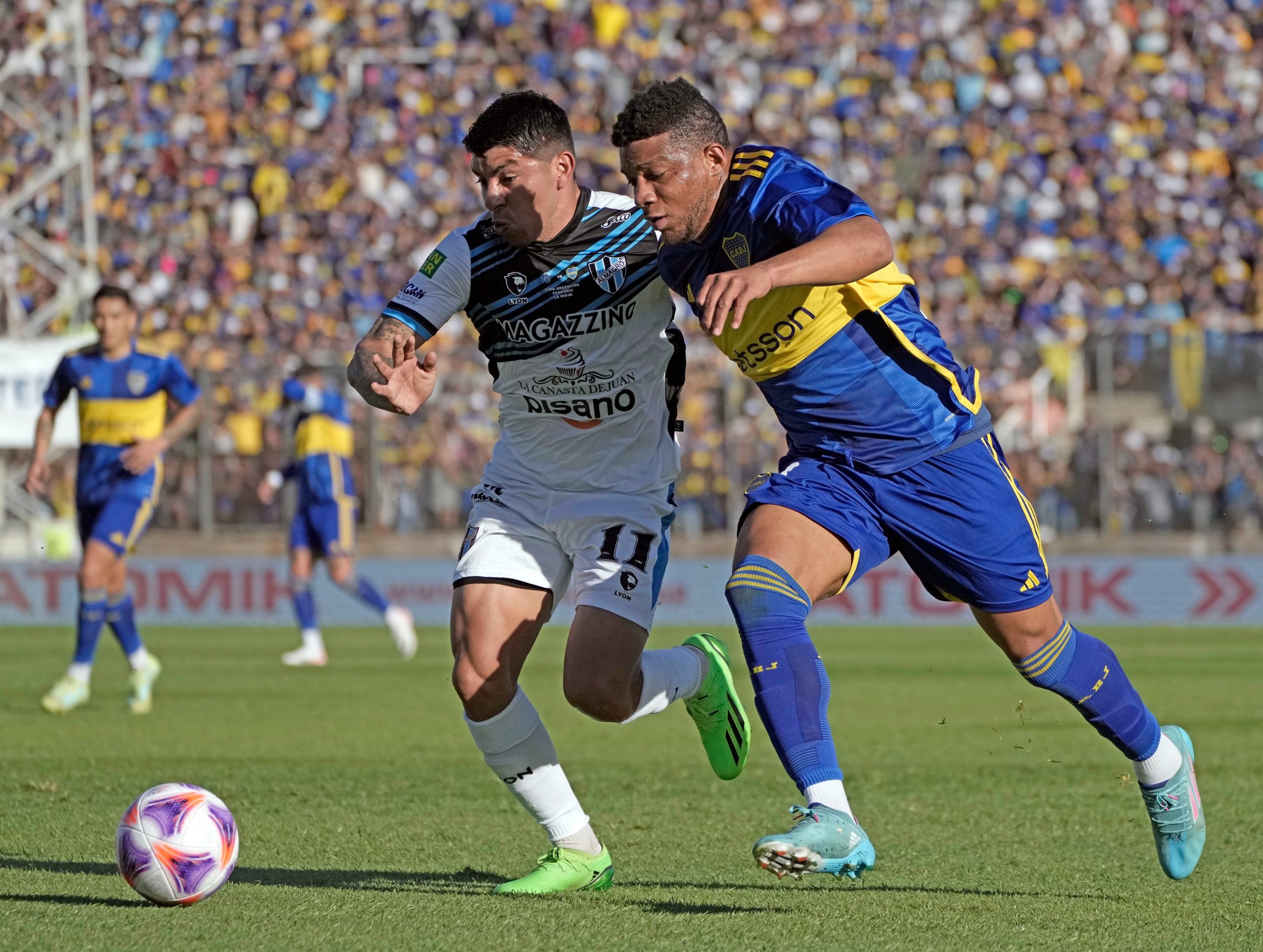 Fútbol: Con Romero como figura, Boca venció a Almagro por penales y avanzó en la Copa Argentina