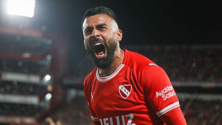 Fútbol: Independiente ganó un duelo clave ante Huracán y quedó como líder en su zona