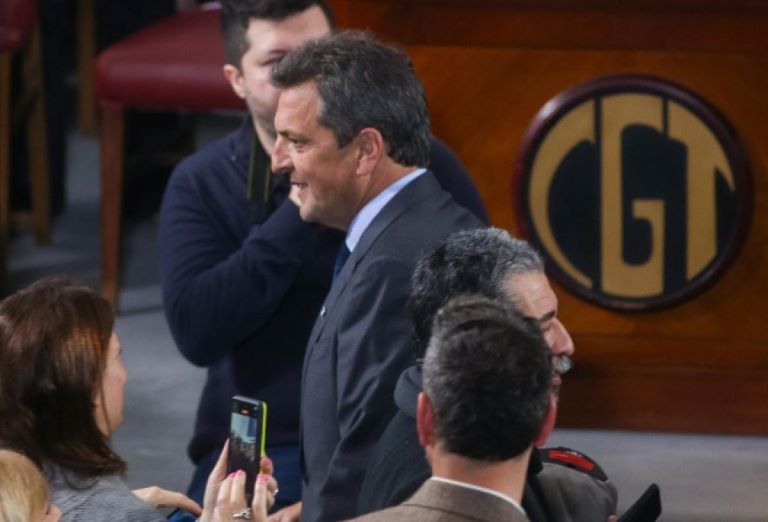 Ganancias: Massa se reúne mañana con la CGT, CTA y Diputados