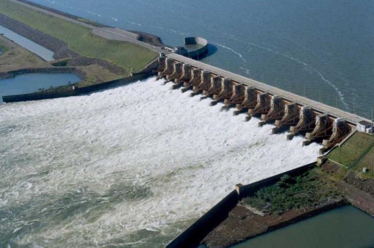 Paraguay: El Gobierno tomó el 100% de la energía de Yacyretá en represalia por el conflicto por la hidrovía