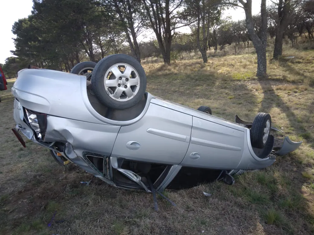 Se durmió y volcó en la RP 10