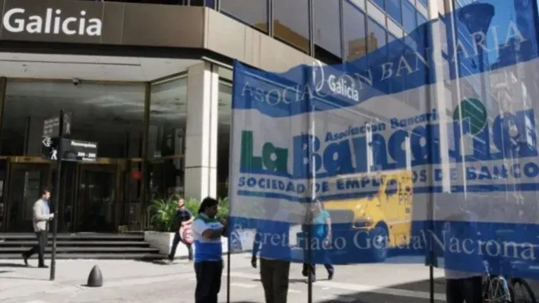 La Bancaria anunció un paro general en tres entidades para el día hábil previo a las elecciones