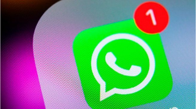 ¿Cómo actualizo WhatsApp para tener los chats temporales y el modo oscuro?