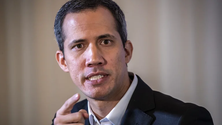 Venezuela: La Fiscalía emitió orden de aprehensión y alerta roja de Interpol contra Juan Guaidó