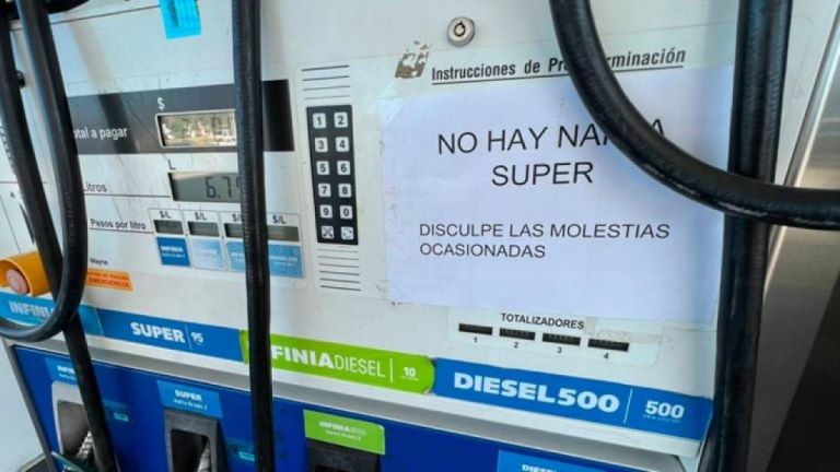 ¿Cuál es la razón detrás de la falta de combustible y gasoil en distintas estaciones de servicio?