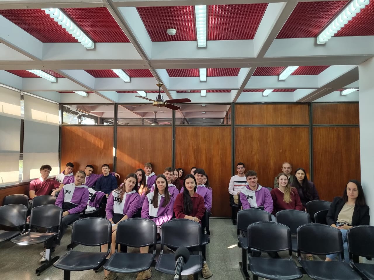 Dos colegios y una alumna de la Carrera de Abogacía de la UNLPAM presenciaron un debate oral en General Pico