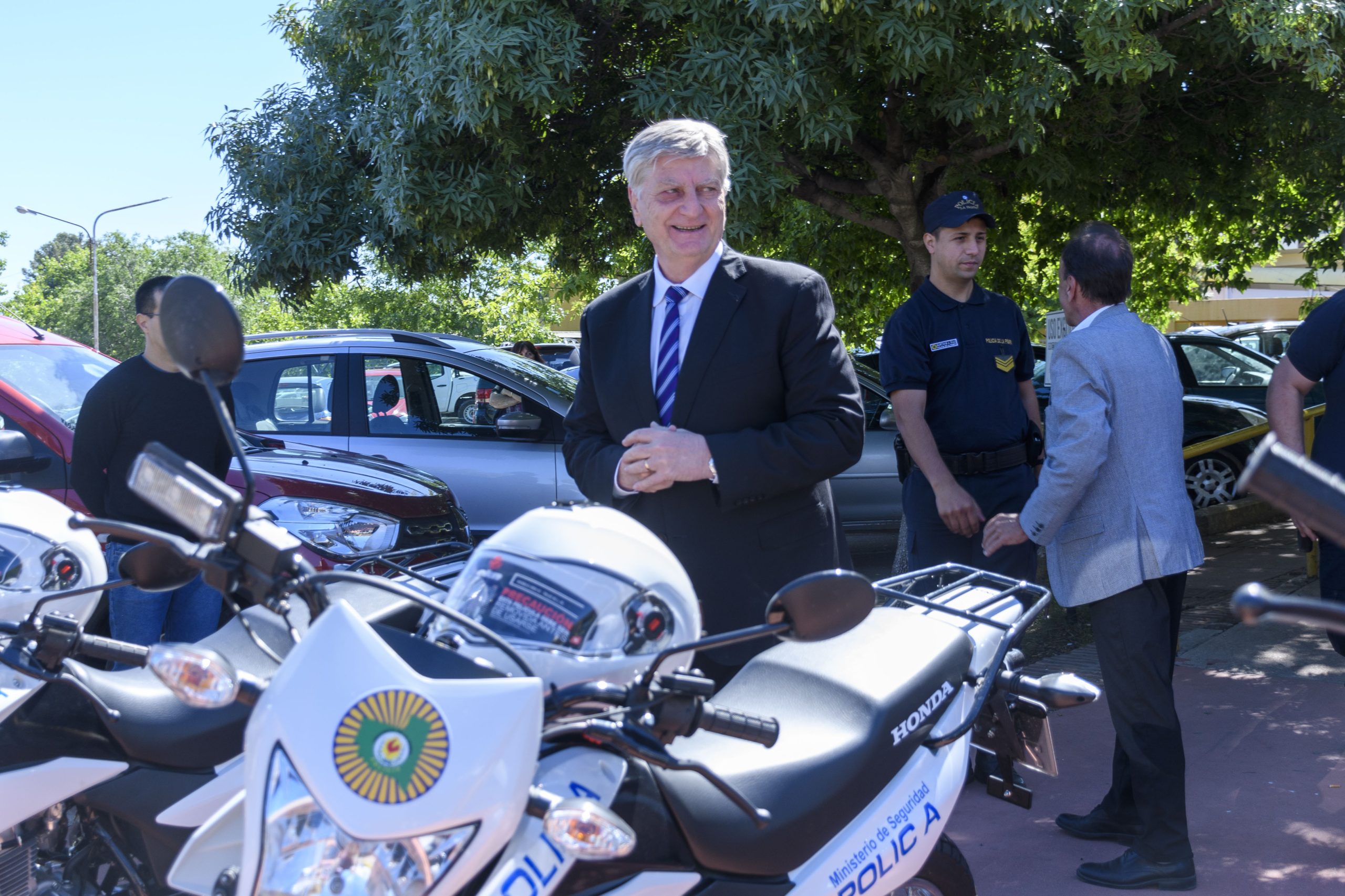 El Gobierno provincial entregó 30 motos a la Policía