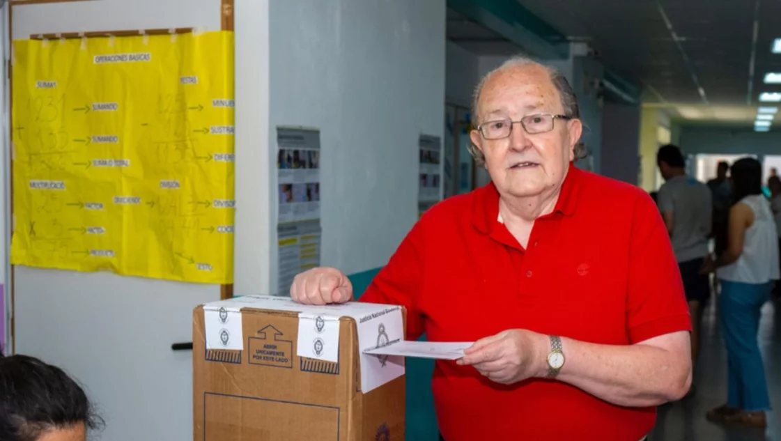 Votó Verna: “Con una mano me tapó la nariz y con la otra voto a Massa”