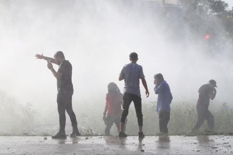 Turquía: Multitudes pro palestinas intentaron asaltar la base aérea que alberga a tropas estadounidenses