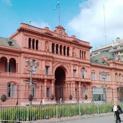 El Gobierno prohíbe expresamente el ingreso a cargos públicos por “vínculo familiar”