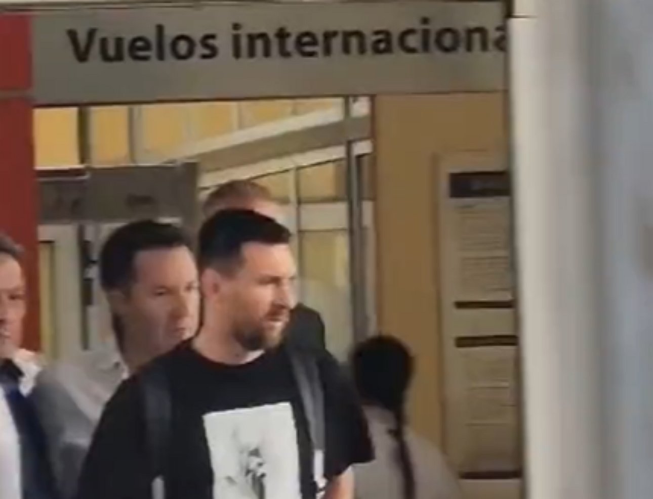 Fútbol: Messi llegó al país para disputar la doble fecha de eliminatorias