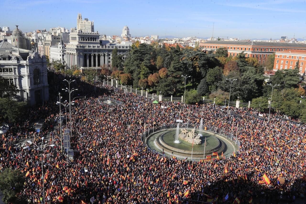 España: Masiva protesta contra Pedro Sánchez por la ley de amnistía catalana