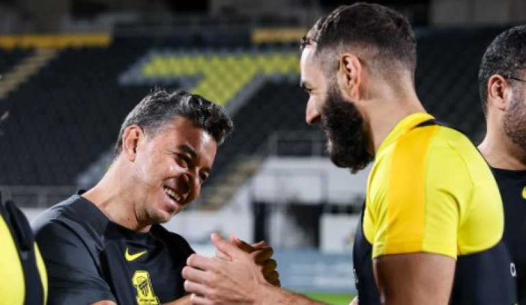 Fútbol: Marcelo Gallardo dirigió su primera practica en Al Ittihad con la presencia de Benzema y Kanté