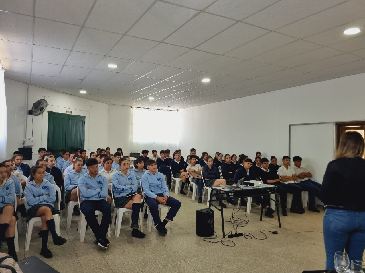“Educación + Justicia”: Estudiantes de Intendente Alvear recibieron una charla sobre uso responsable de redes sociales
