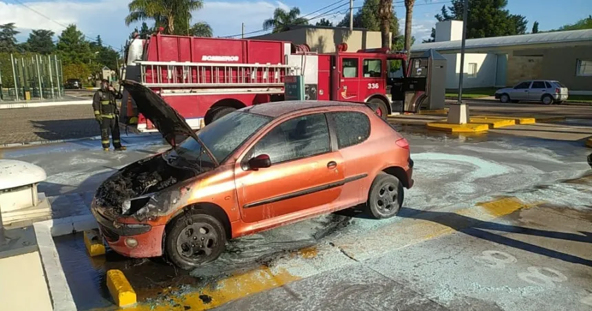 Santa Rosa: Se incendió un auto en el estacionamiento del casino