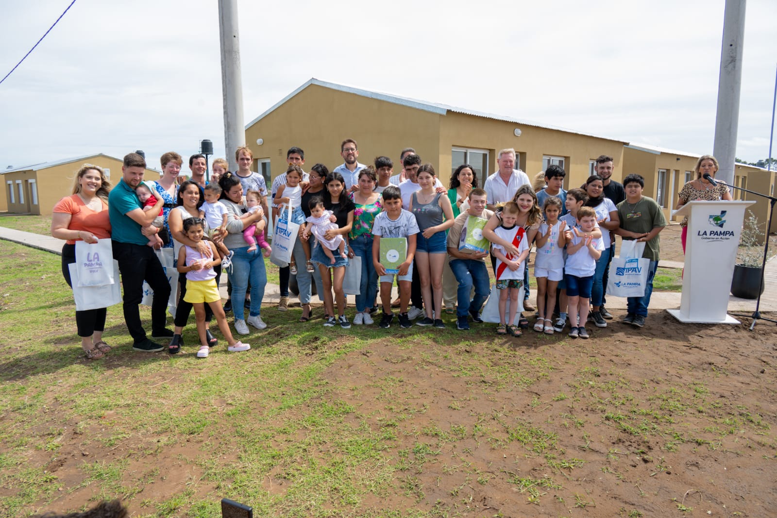 General Campos: Ocho familias recibieron su vivienda del Plan “Mi Casa 1”