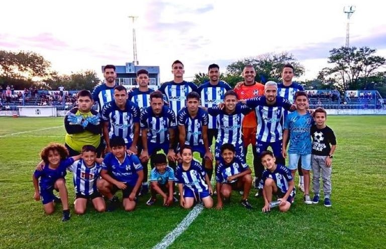 Torneo Regional Amateur: Alvear FBC sacó ventaja en la ida de los cuartos de final