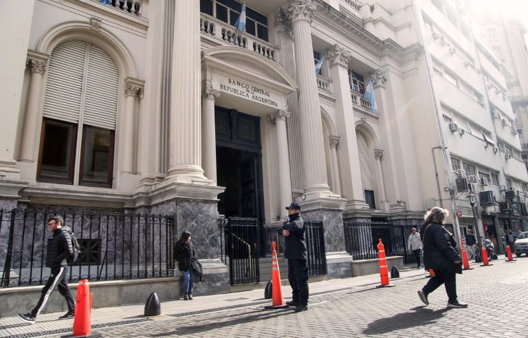 El Banco Central bajó fuerte la tasa de interés pero mantiene los plazos fijo UVA