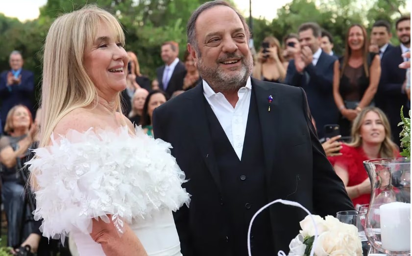 El look de los invitados en el casamiento de Baby Etchecopar y Silvina Cupeiro