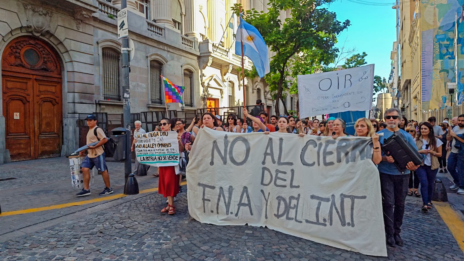 Marcharon en contra del cierre del Fondo Nacional de las Artes