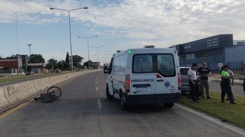 Una ciclista fue embestida en la Circunvalación