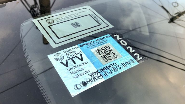 La VTV y el seguro del auto siguen vigentes, el DNU no habla de ello
