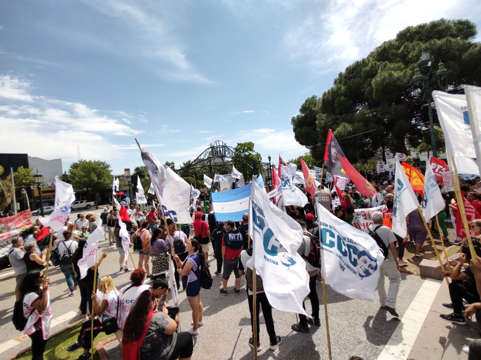 La Pampa se movilizó en contra del DNU de Milei