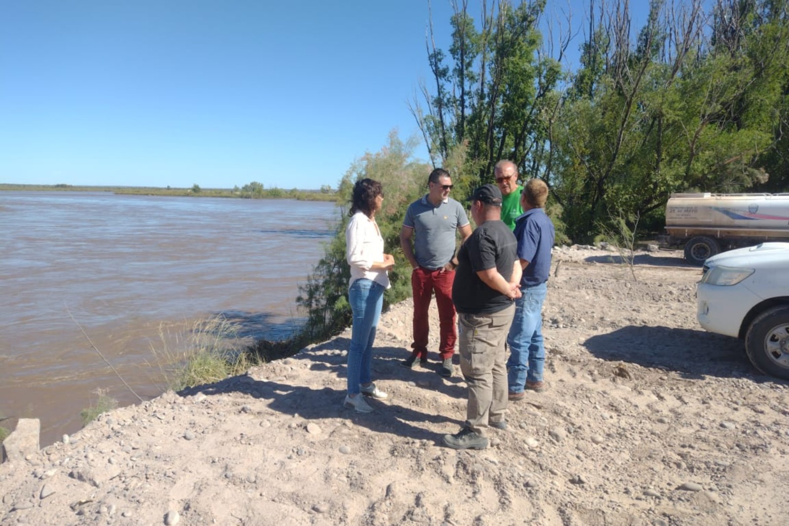 Crecida del Río Colorado: Controlan y monitorean los pozos Hidrocarburíferos