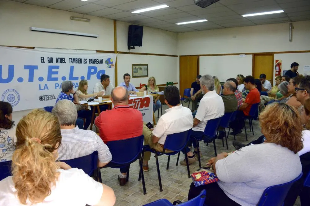 UTELPa se reunió con legisladores del peronismo para tratar los efectos del DNU