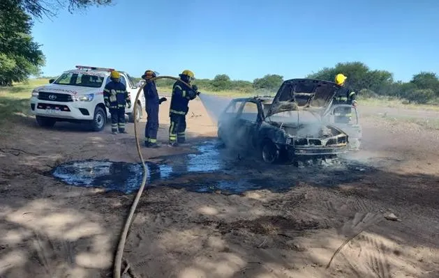 Se incendió un auto en la Ruta Provincial 10