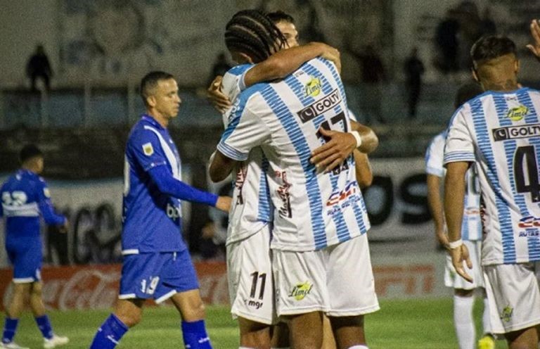 Fútbol: En el debut de Quinteros, Vélez arrancó con el pie izquierdo tras caer ante Cerro de Uruguay