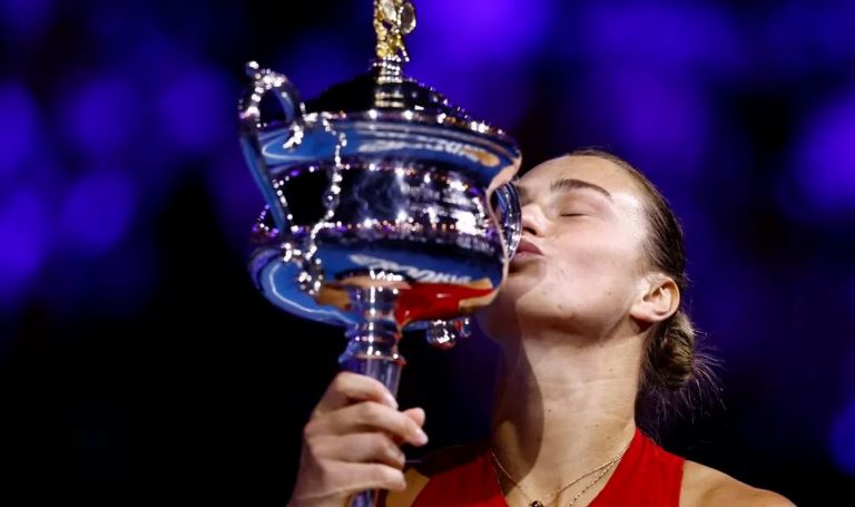 Tenis: Aryna Sabalenka, bicampeona del Australian Open sin perder un solo set y un nivel magistral