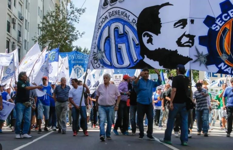 La Justicia habilitó la feria judicial para tratar el amparo de la CGT contra el DNU de Milei