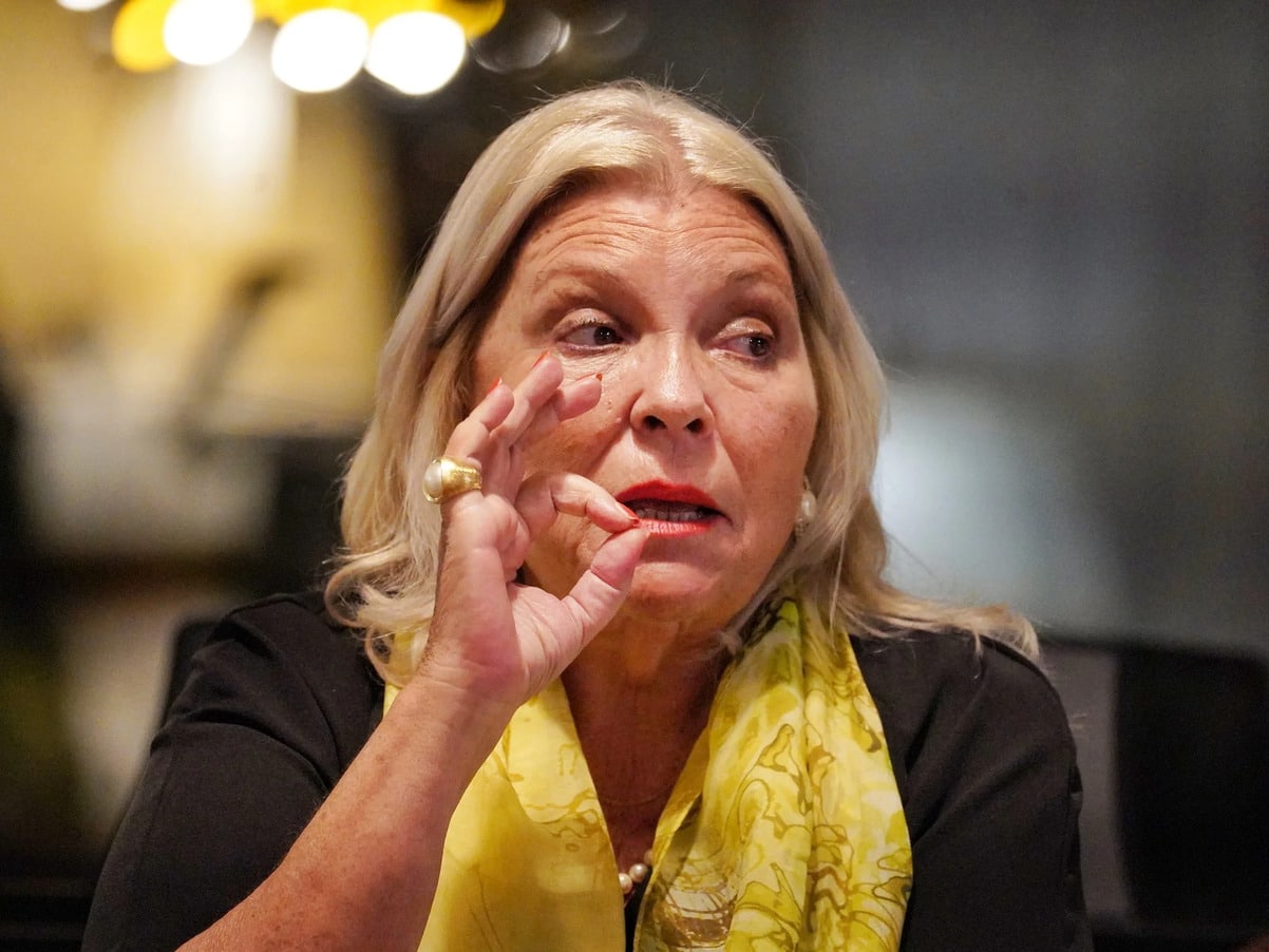 Carrió criticó el DNU y la Ley Ómnibus