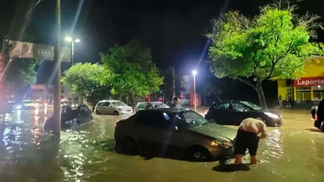 Córdoba: El fuerte temporal generó inundaciones, caída de árboles y desbordes de arroyos