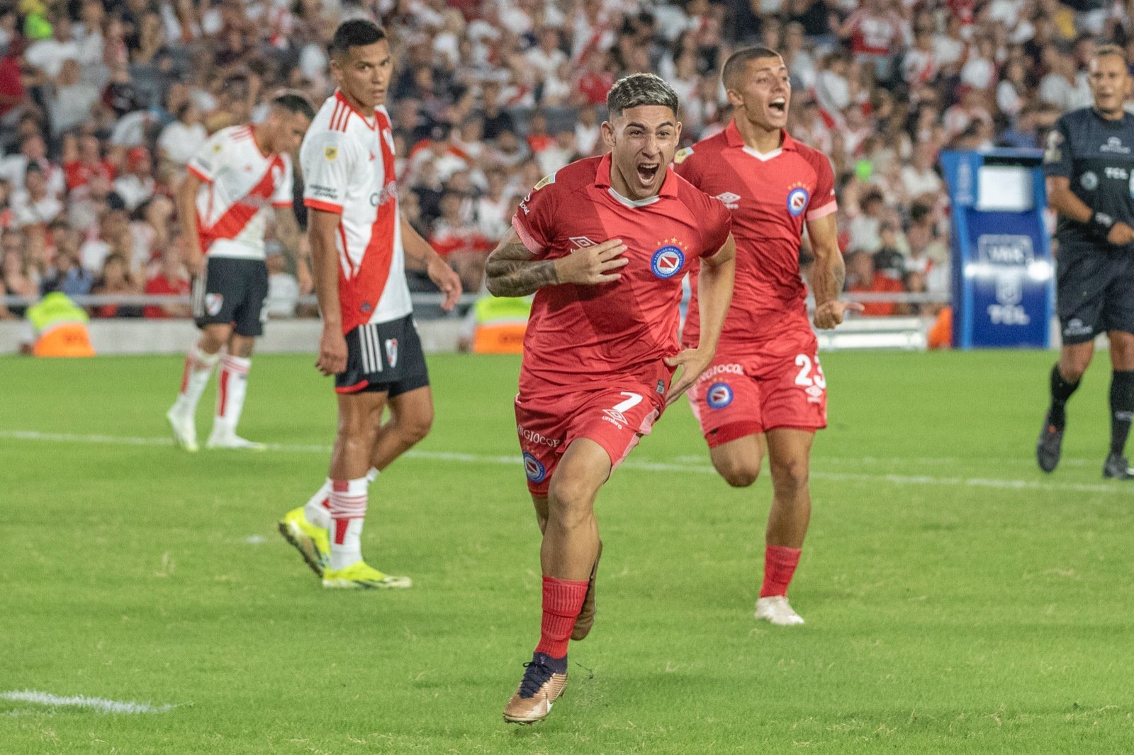 Fútbol: Argentinos consiguió un empate ante River en el Monumental