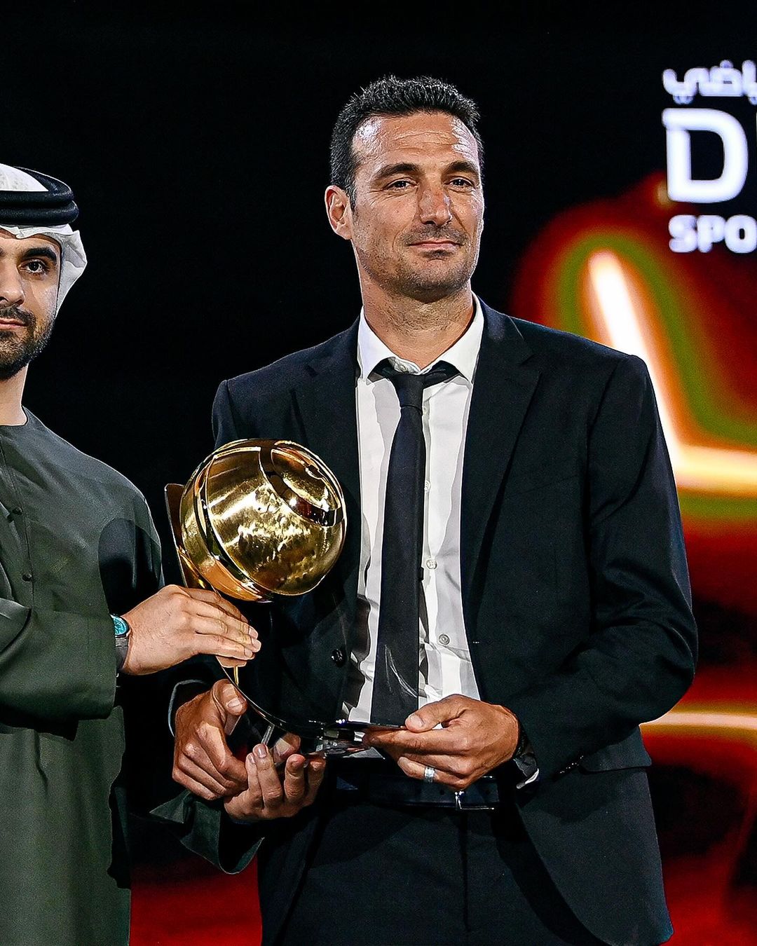 Fútbol: Scaloni recibió un premio por su trayectoria como DT en Dubai