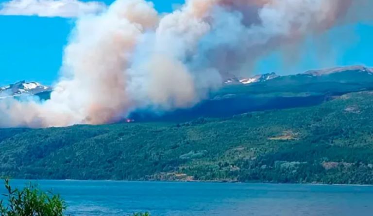 El incendio en el Parque Los Alerces ya arrasó con 1.000 hectáreas