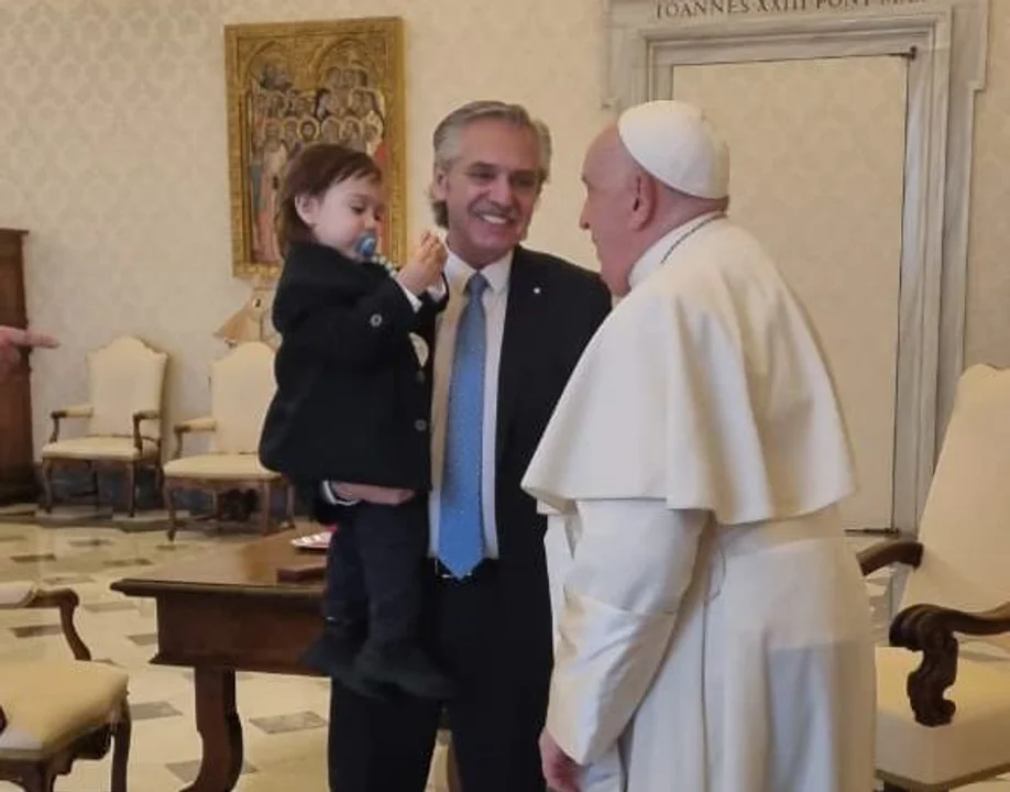 Vaticano: El papa Francisco recibió a Alberto Fernández y a su hijo en Roma