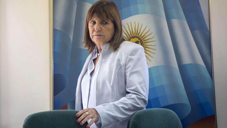 “Recibimos 1.000 llamadas diarias de gente que denuncia un montón de extorsiones y aprietes para sumarse al paro del 24”, dijo Bullrich