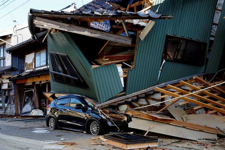 Japón: Rescatistas continúan con la búsqueda de sobrevivientes tras el agresivo terremoto