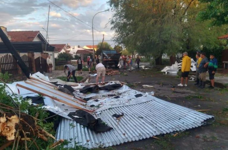 Buenos Aires: Voladura de techos, caída de árboles y hasta un tornado; así fue el agresivo temporal en Miramar